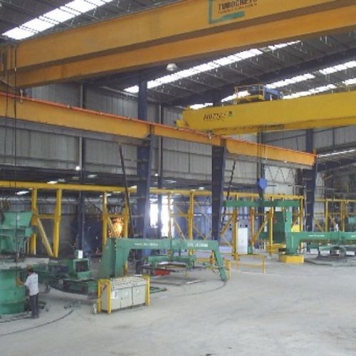 Machine semi-automatique pour production de gros éléments en béton dont notamment les cadres